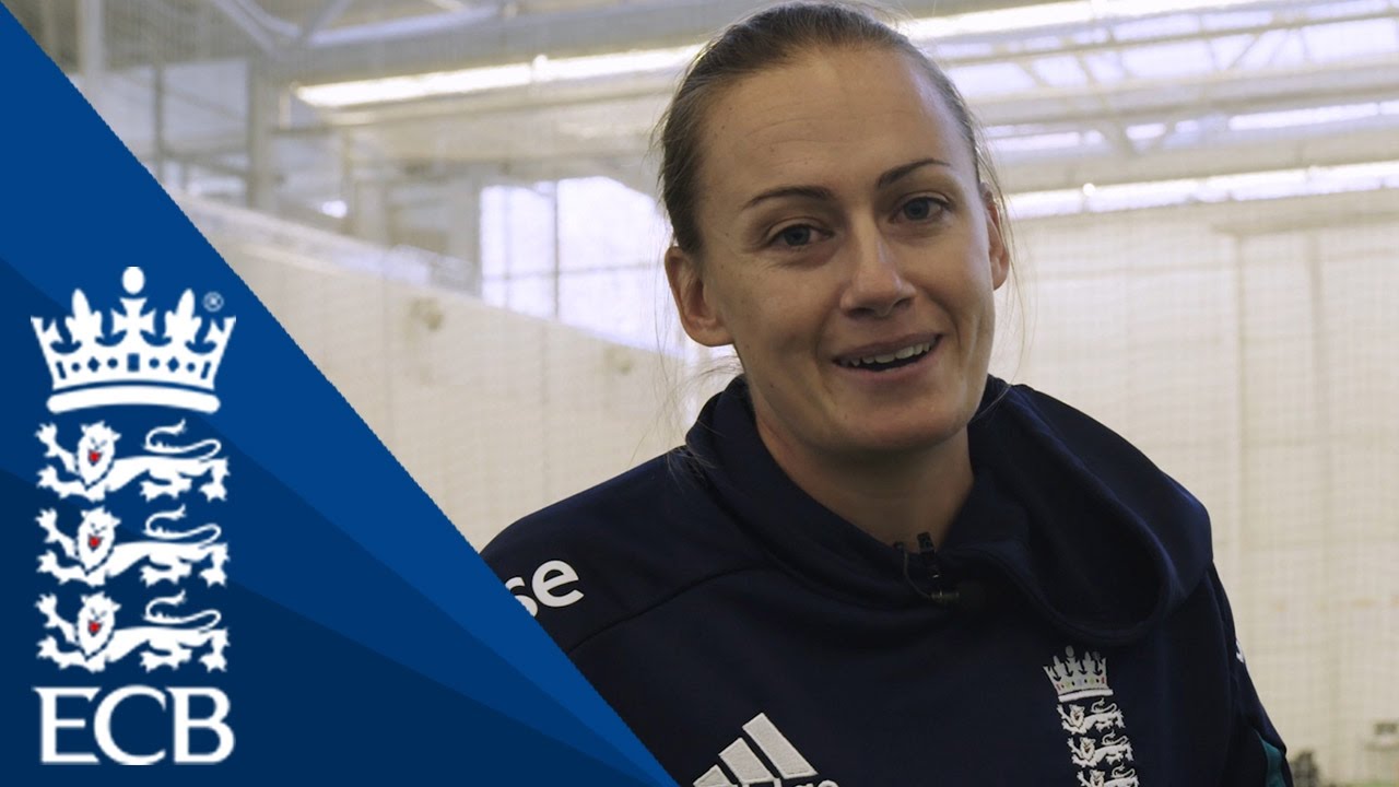 Laura Marsh On Using The Crease - England Cricketing Tips