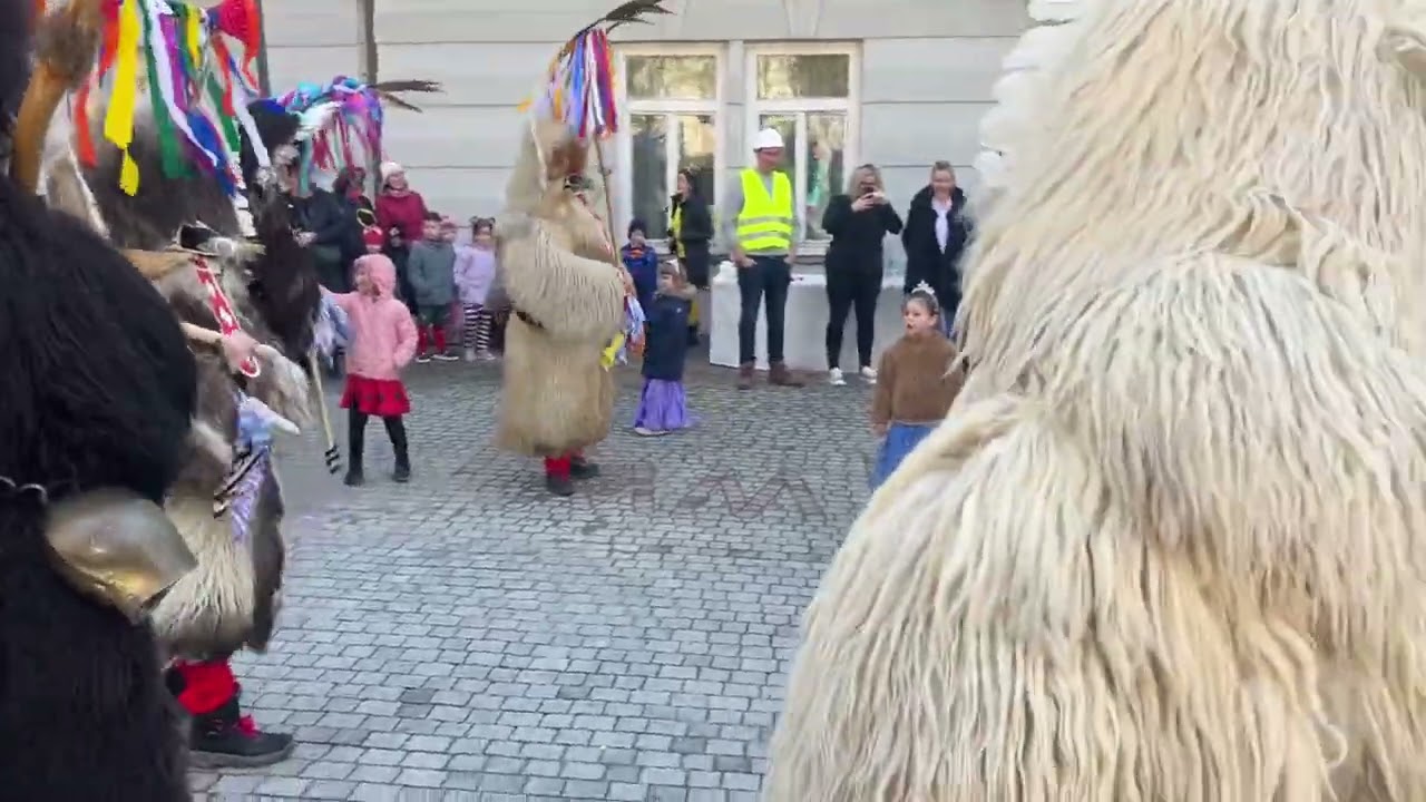 Lendavainfo.COM // Pustno rajanje pred Mestno hišo v Lendavi (4.3.2025)