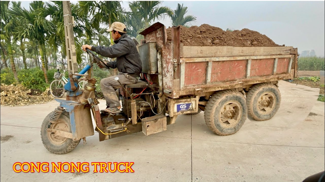 Dàn công nông một khối chở cát đá mắc kẹt trong ngõ hẹp xem hay nhất | Máy xúc nhỏ múc cât đá