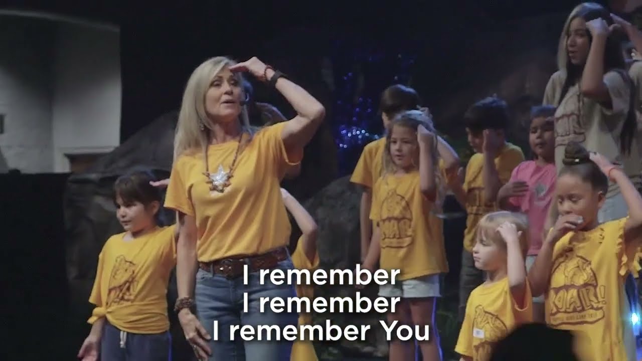 ROAR  (Back It Up) LIVE with Lyrics