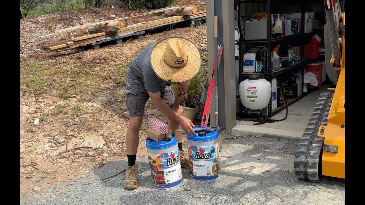 Servicing the DRT450 Mini Skid : First Scheduled hydraulic  Oil Change