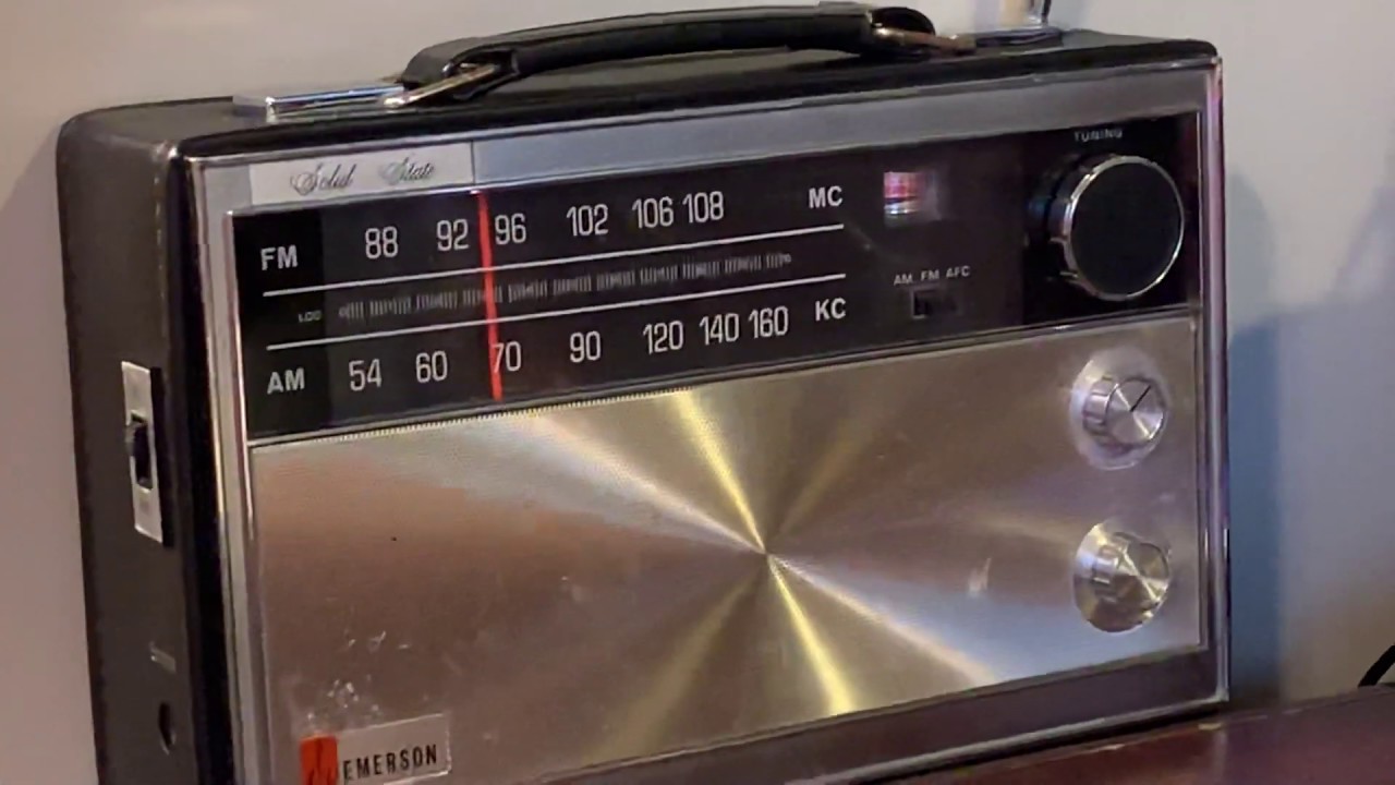 Vintage Emerson Transistor Radio
