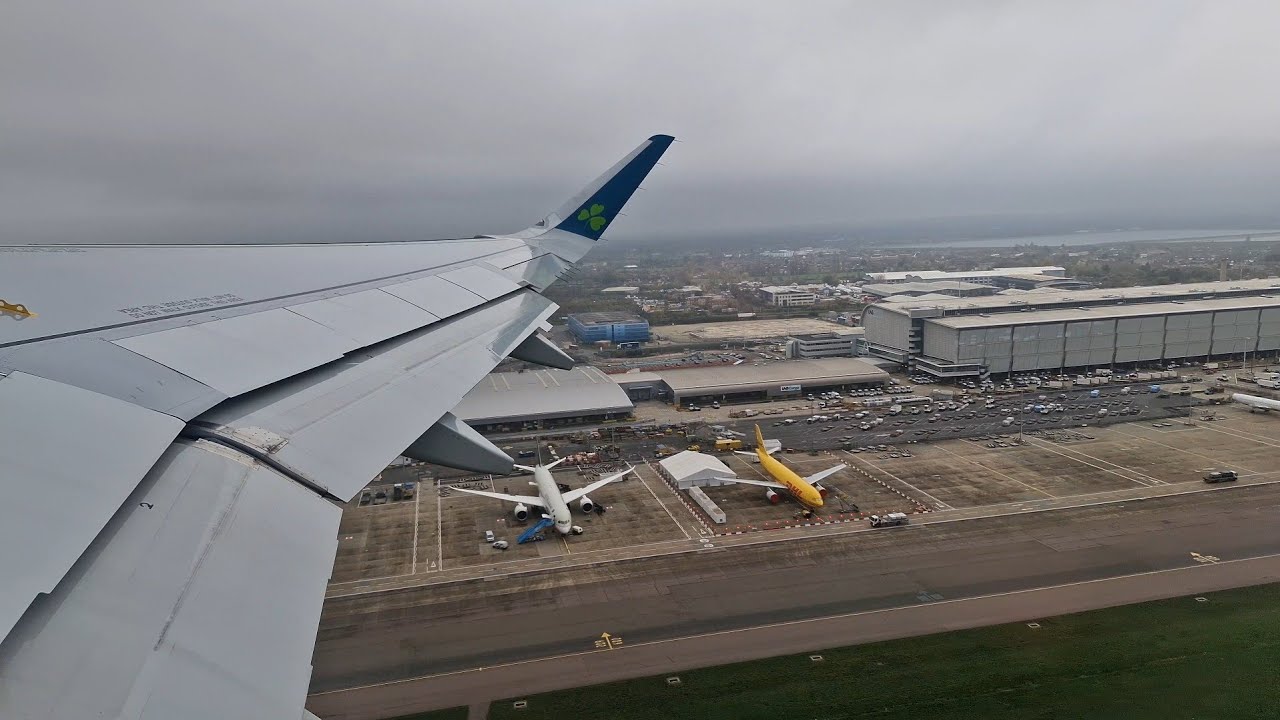 Aer Lingus Airbus A320neo take off at London Heathrow Airport (LHR) to Shannon 