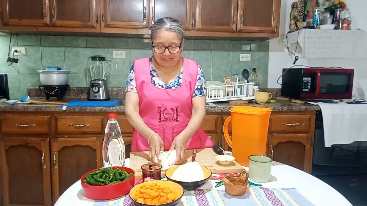 Los Chiles Serranos en  Vinagre Más Sabrosos Fácil de preparar #chiles #vinagre #cebollas  #tijuana