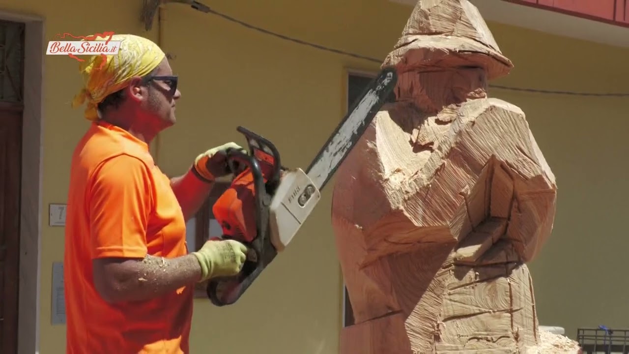 Sculture in legno realizzate con la motosega a San Salvatore di Fitalia