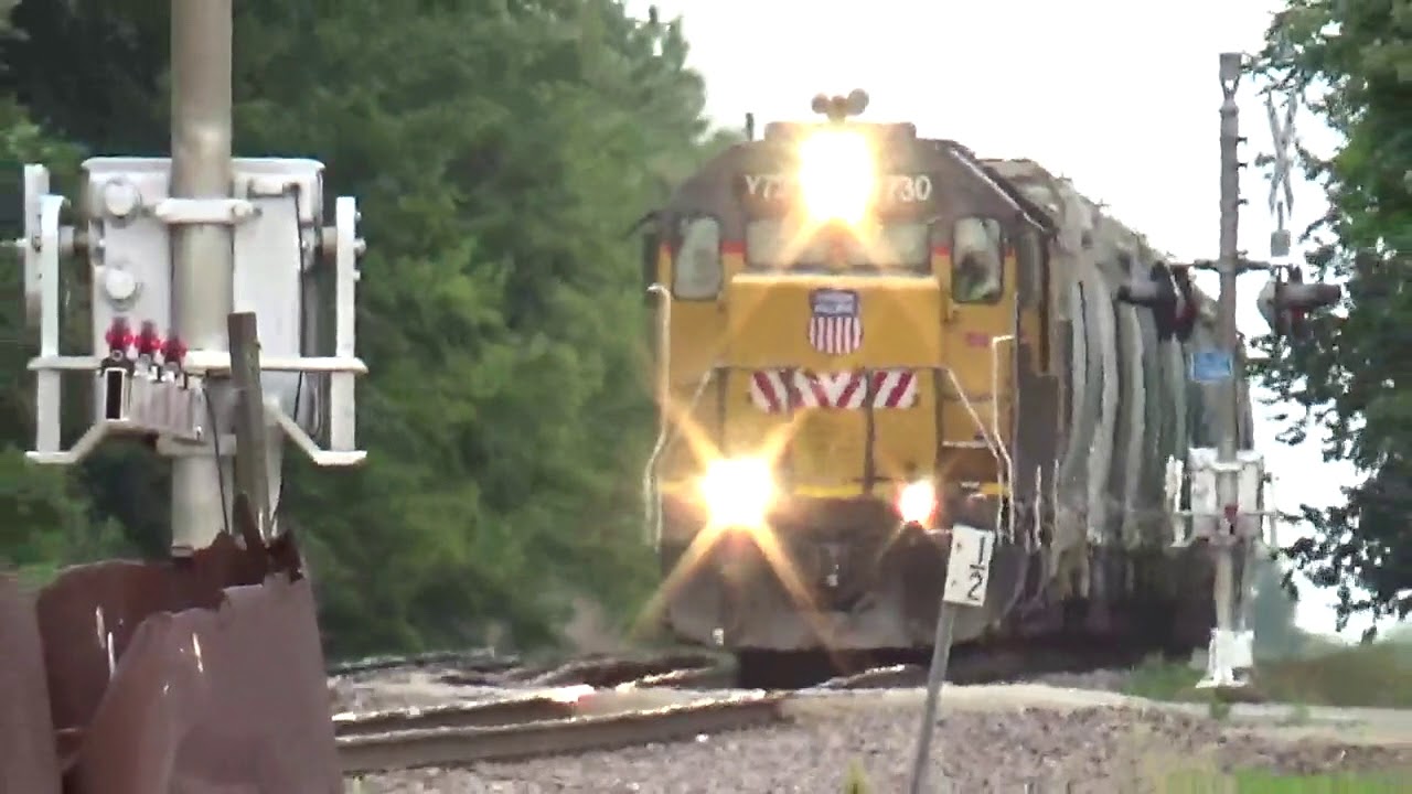 Railfanning Maple Park, il (with LPJ04)