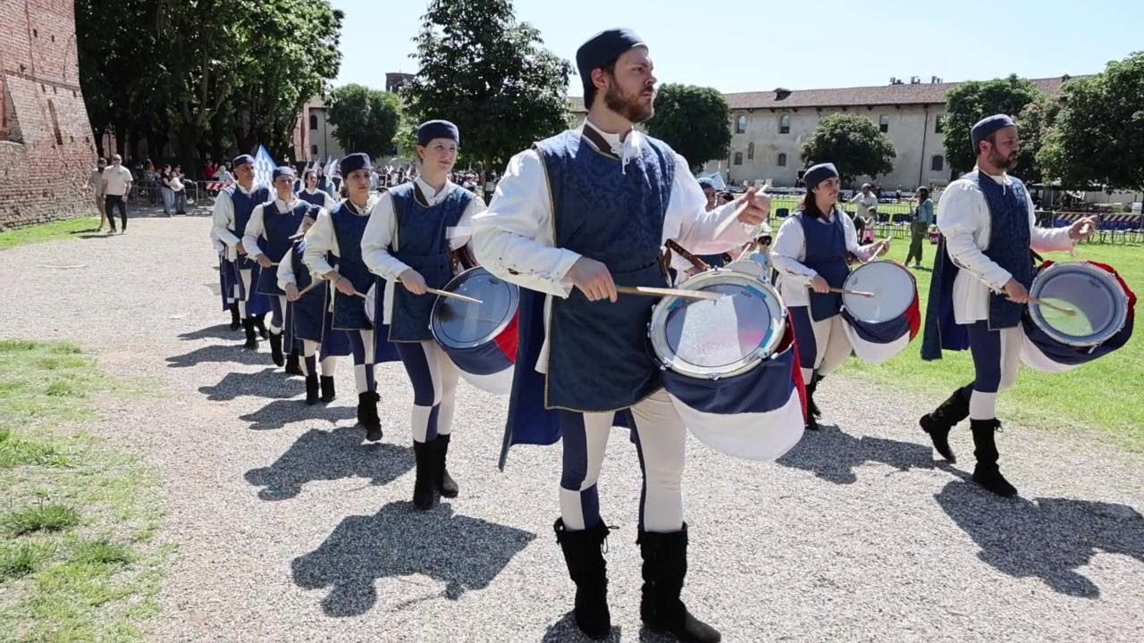 Palio dei fanciulli a Vigevano e gli sbandieratori