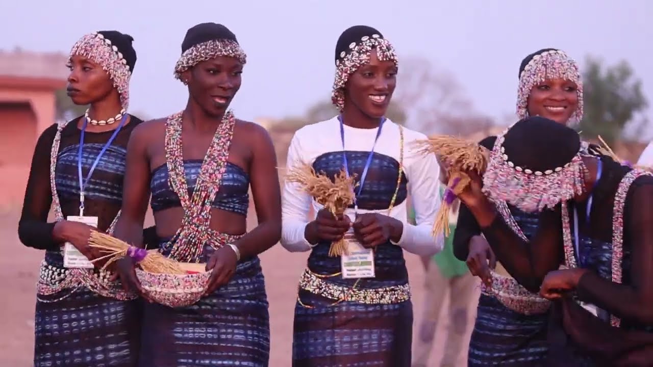 La danse Bainounck au Festival de Jaarol en GAMBIE