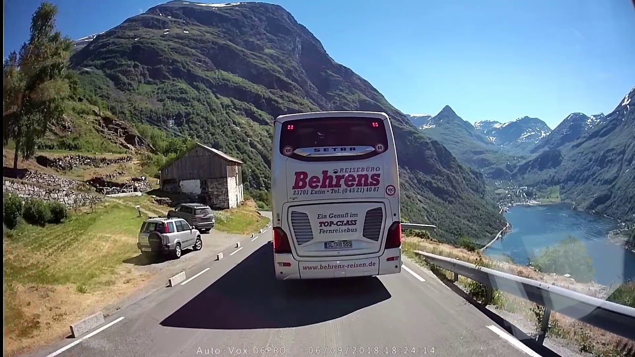 Adlerstra&szlig;e mit einem Reisebus  ( Sven Struck)