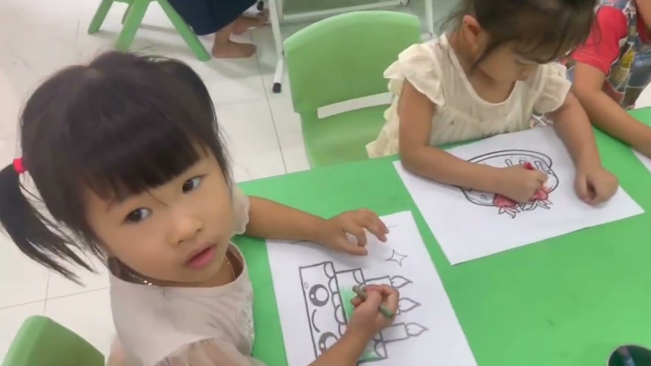 Tô màu bánh sinh nhật 
