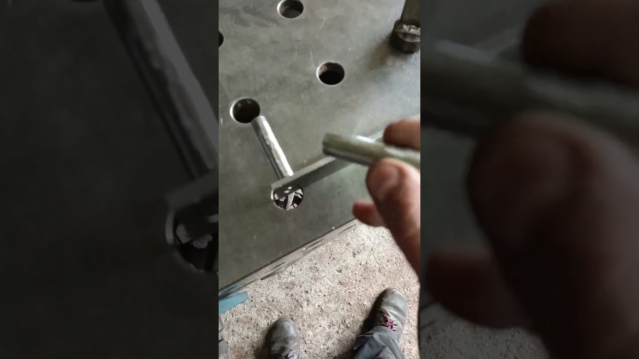 Balustrada mini Harfa-mój sposób mocowania do sufitu i podłogi 🙂👍#harfa #spawanie #welding #stalfun