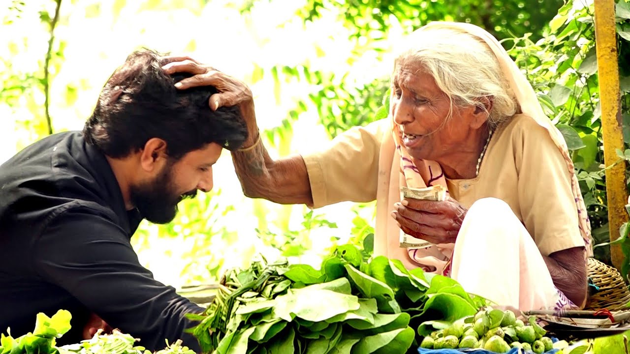 100 साल की उम्र में एक बुजुर्ग मां की हिम्मत और हौसले को देखकर आप भी दंग रह जाएंगे। 😱😱😱