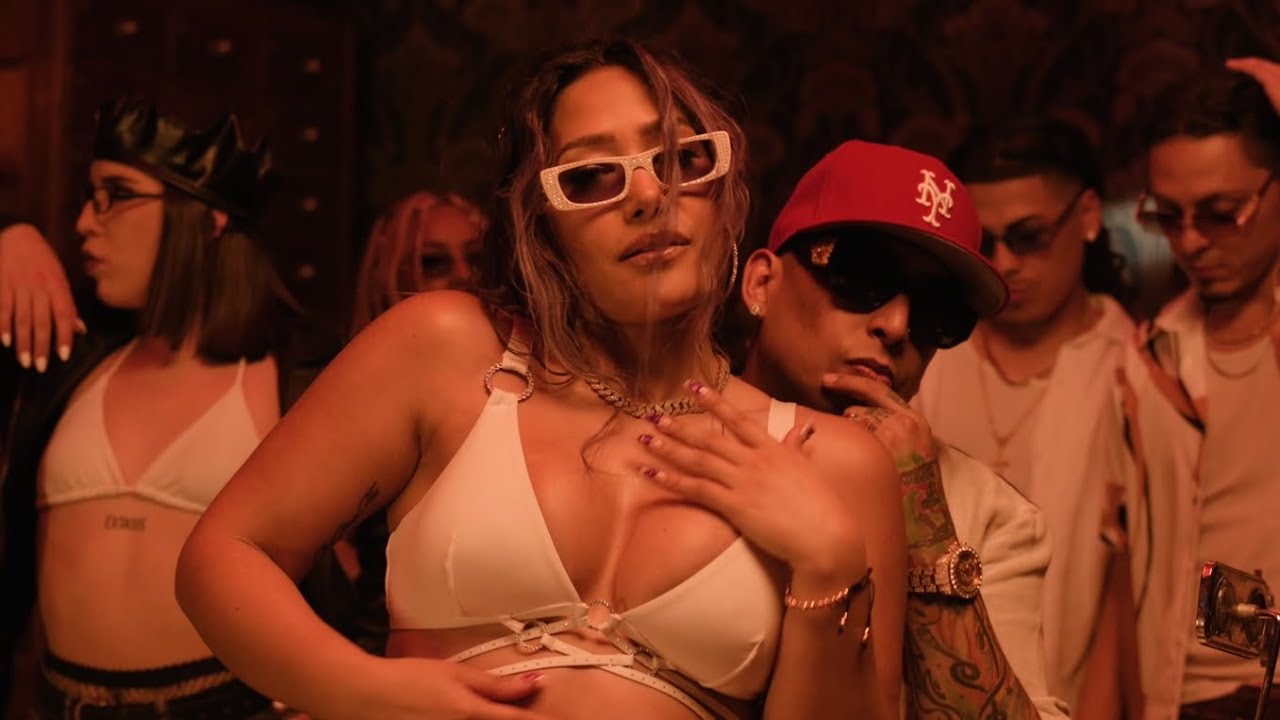 FARIANA, &Ntilde;engo Flow - Gangsta Love / Bellakiti (Video Oficial)