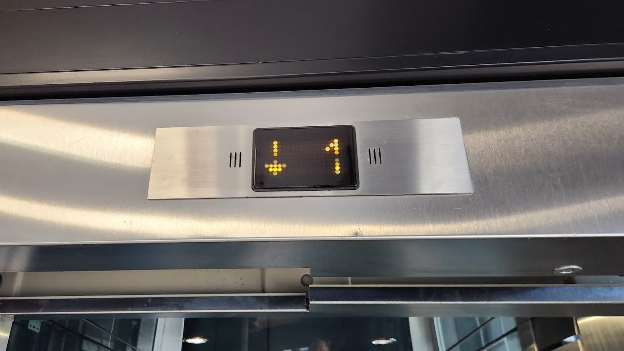 Duplex de Schindler Eurolift (5400) (📍Marseille, FR)