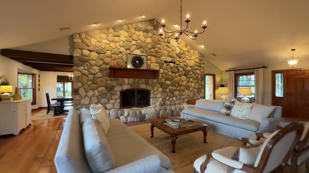 Home Highlight | 10479 Braska Ave SE