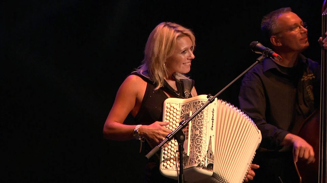 Alexandra Paris - Slowfox medley:  La mer - C`est si bon