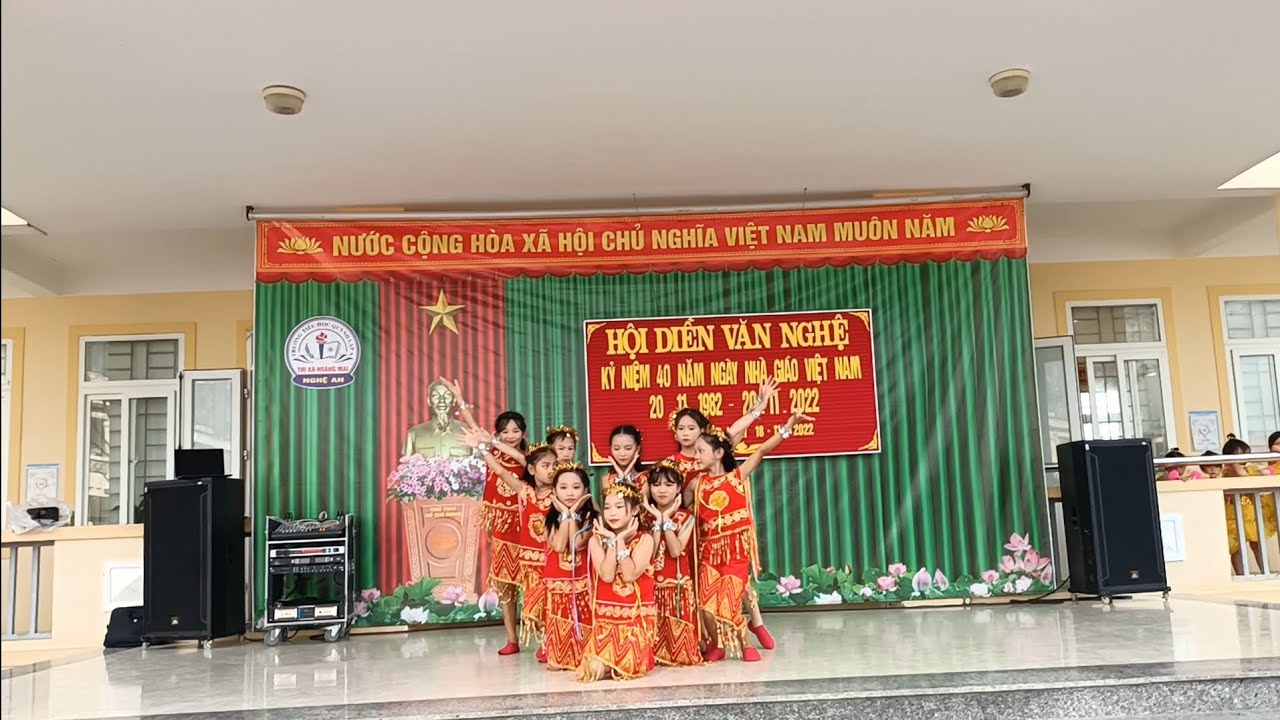 Múa cô giáo em là hoa Ê-Ban trường tiểu học quỳnh lập