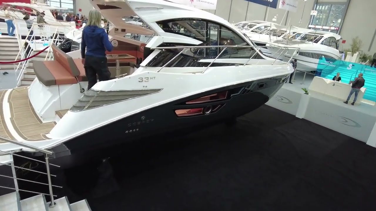 10m yacht for 10 people COBREY 33HT 2023