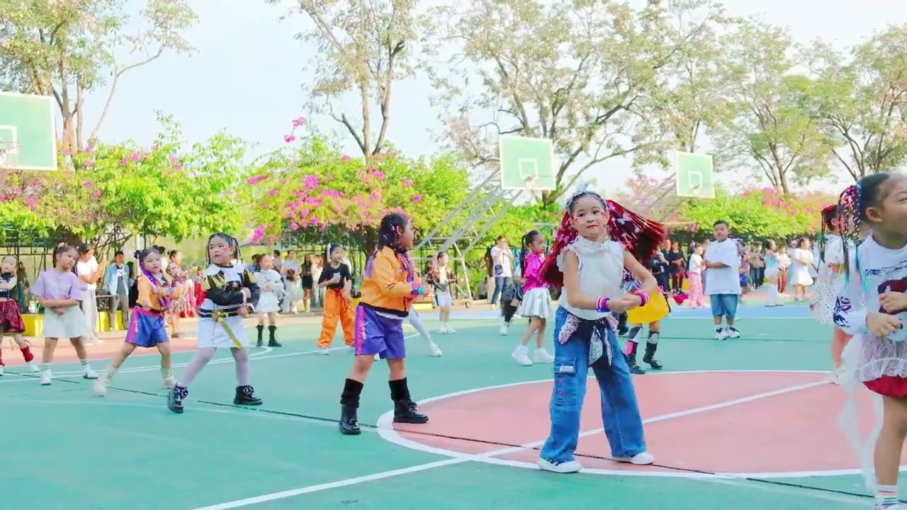 มิลินท์ KG 3/4 เต้นประกอบเพลง กิจกรรมวันครบรอบวันสถาปนาโรงเรียนดรุณากาญจนบุรี ปีที่ 31