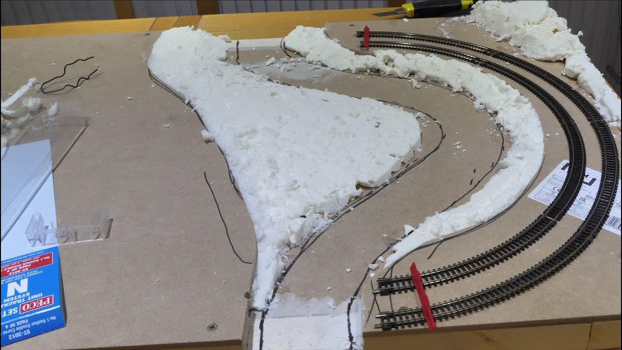 Building the new N gauge Layout ,4 x 2 foot, double track Layout Part 1