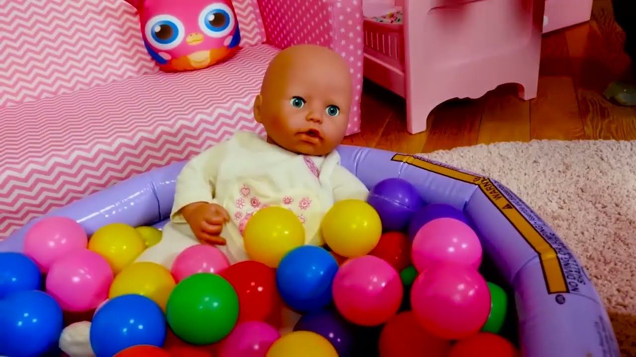 La vie de Bébé Annabelle : Apprendre à nager, dessiner et plus encore !