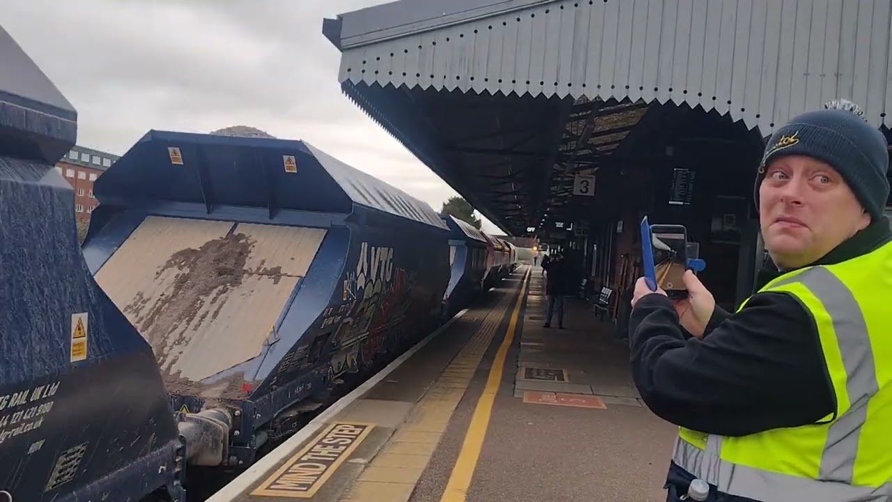 Here is a Freightliner class 66566 from Merehead quarry to Wooton Bassett flhh