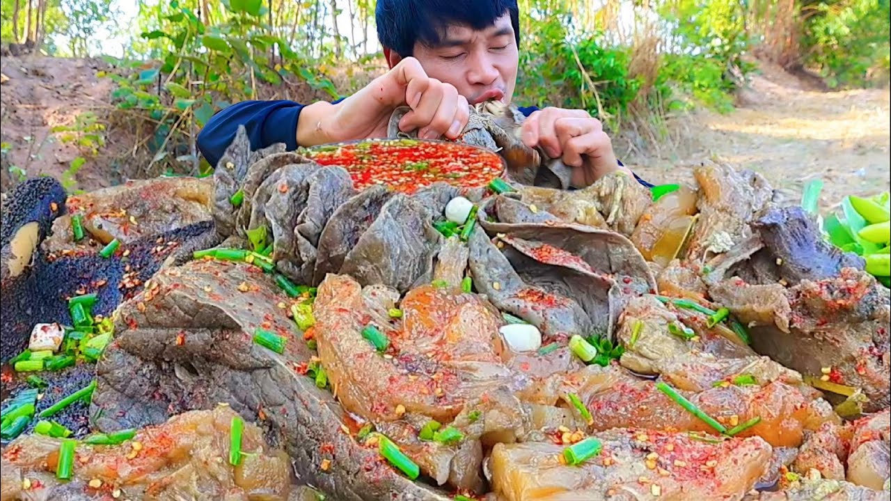 ต้มเครื่องในจิ้มแจ่วพริกสดแกล้มผักสดแซ่บคักอีหลีครับพี่น้อง ASMR MUKBANG EATING SHOW#โก้อีสานพาแดก 