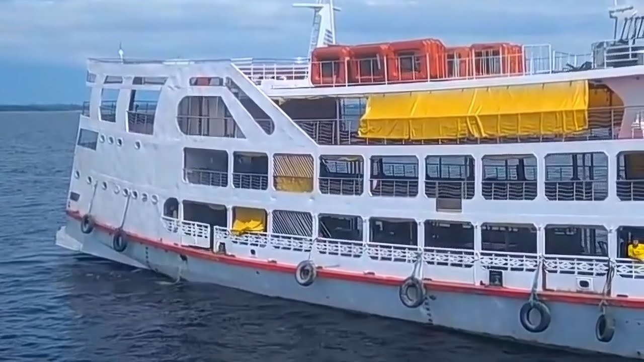 NAVIO PARINTINS ATRACANDO EM MANAUS MITSUBISHI 915 HP