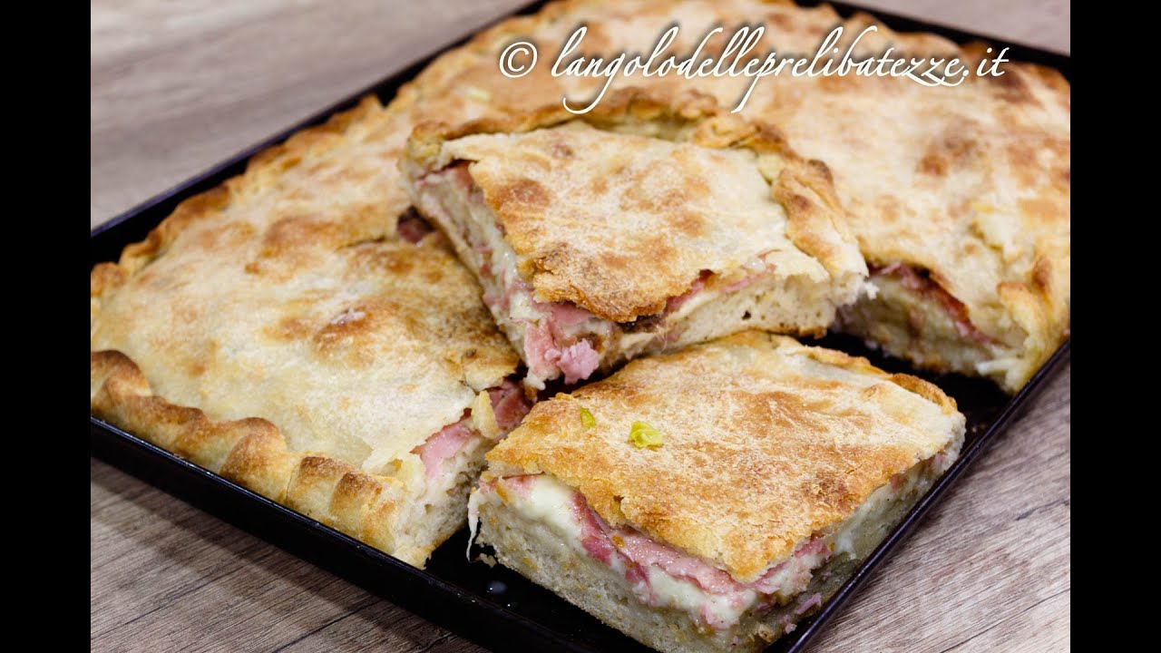 Scacciata con tuma, prosciutto ed acciughe. Ricetta con lievito madre