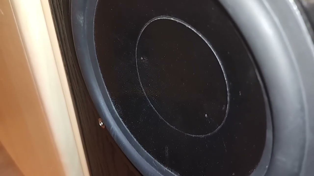Bass i love you ( nur der woofer wird gezeigt)