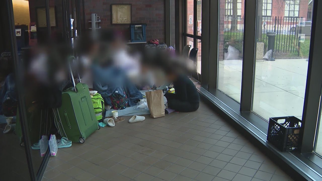 4 CPD officers under investigation for sexual relationship with migrants living at station