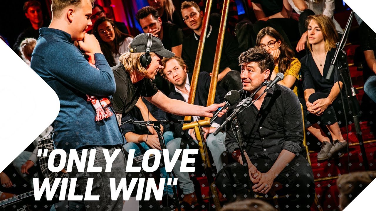 Jasper deelt zijn bijzondere verhaal met Mumford & Sons | 3FM Mega Exclusive | 3FM Gemist