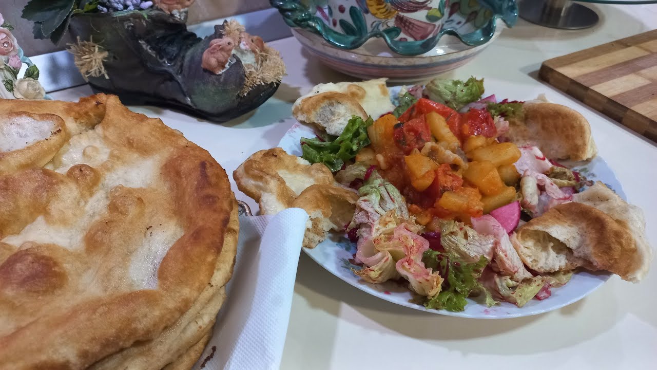 Cartofi Scazuți cu Șunca Afumată și Turte sau Plăcinte la Tigaie cu Brânză de Oaie de la Bunica 🌸