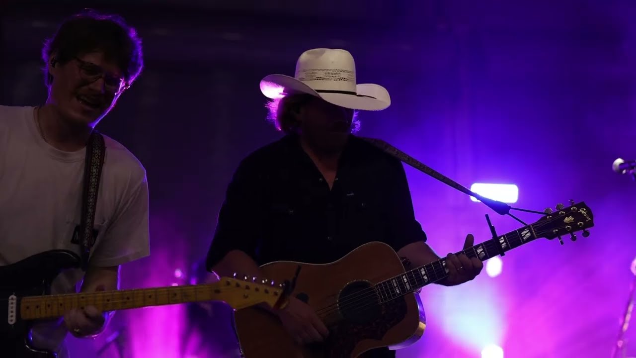 William Clark Green - Still Think About You (Live Performance)