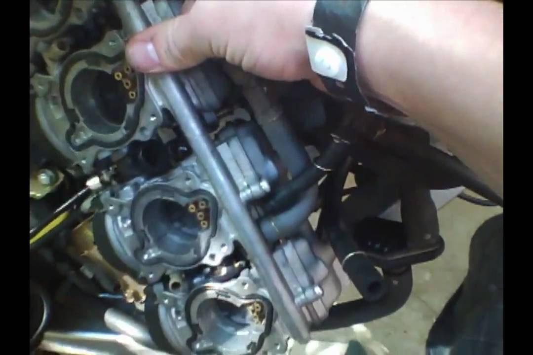 Maintenance: Carburetor Removal Part 2(1998 Honda CBR 600 F3)