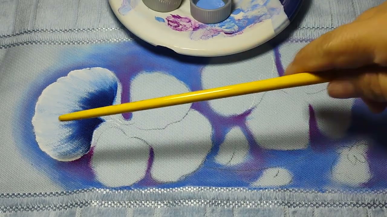 Como Pintar Amor Perfeito na toalha