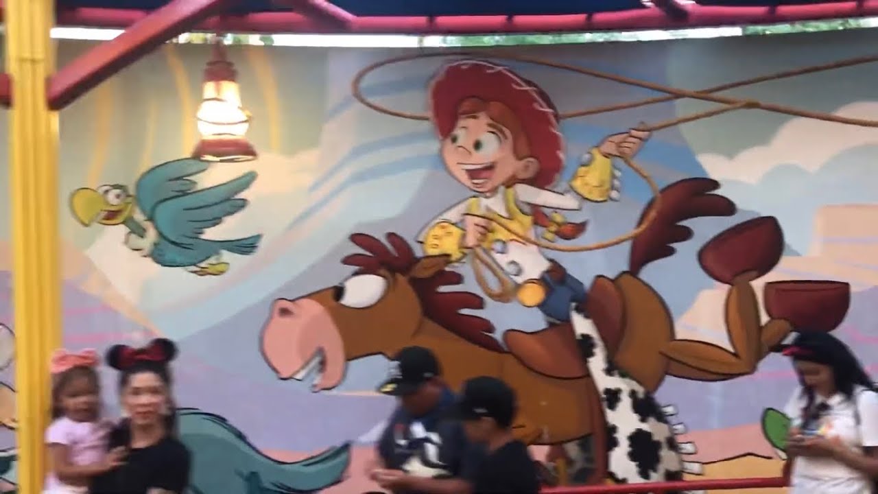 Jessie’s Critter Carousel - Jessie Saves The Day!