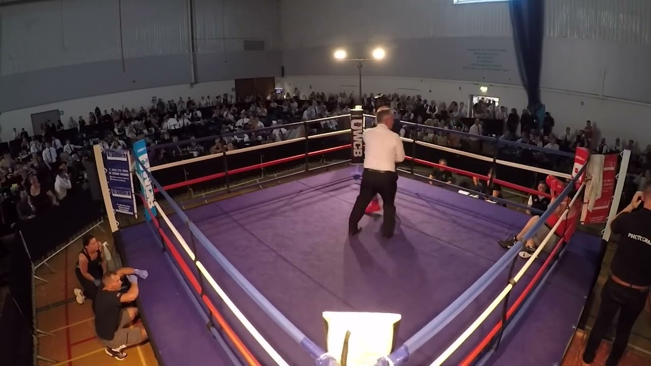 Ultra White Collar Boxing   Nottingham   Brett Hunt V Dave The Beast Roulston