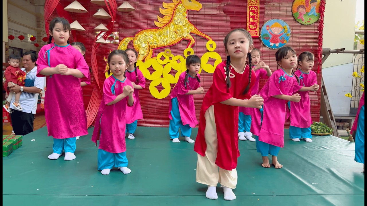 Văn Nghệ Xuân Bính Ngọ 2026: Khối Lá múa Tết Đong Đầy
