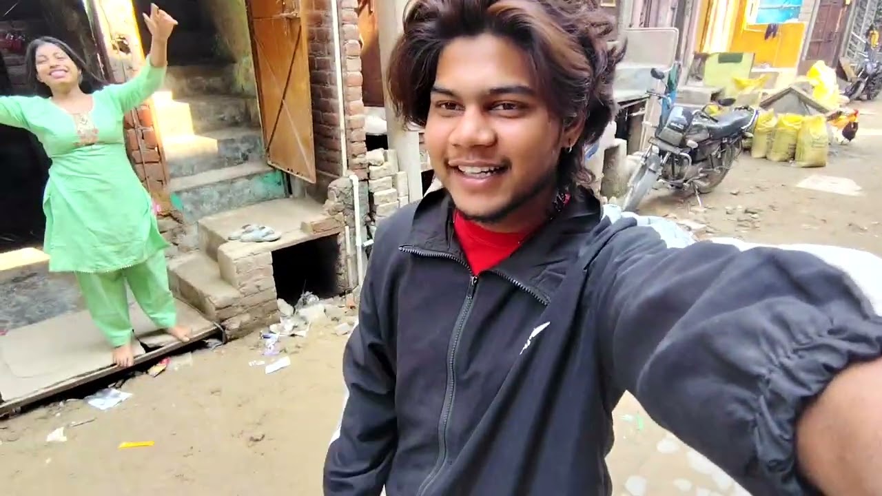  Chai gira raha h hath me 😱