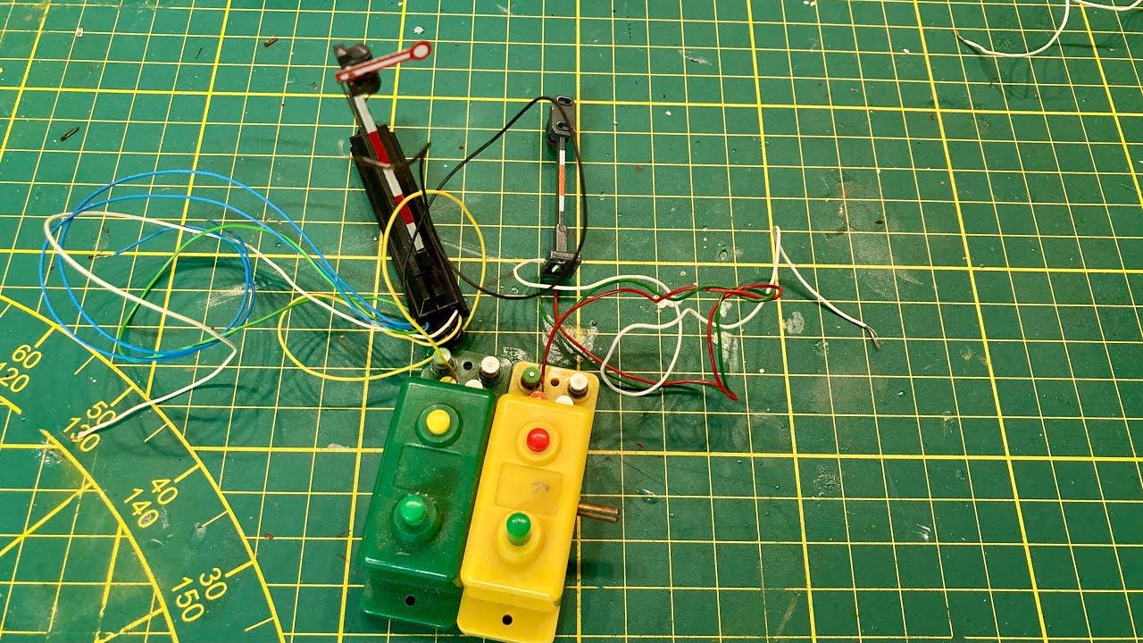Spur N - Minitrix Signale und Technik