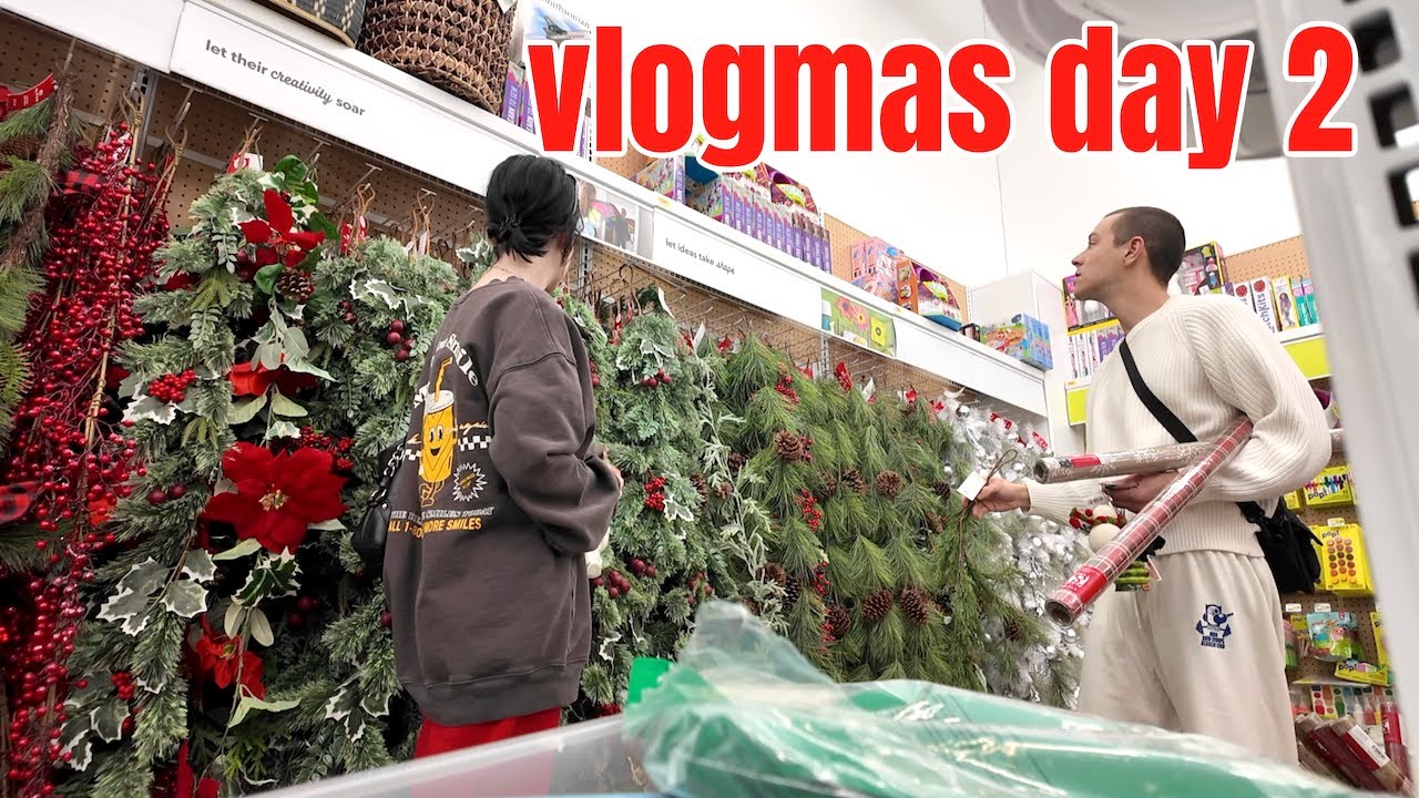 Boyfriend and I christmas shop! Vlogmas day 2!