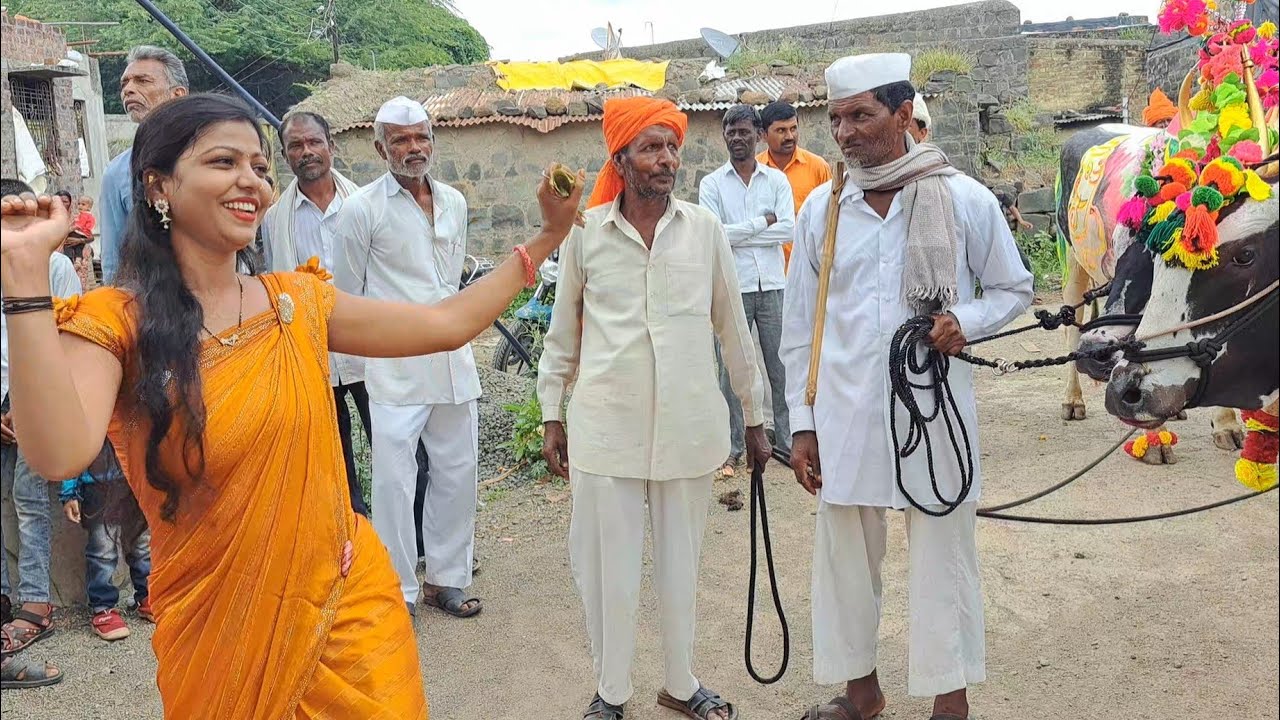 चक्क बैल पोळ्याला नाचवल्या बाया | स्पेशल बैल पोळा