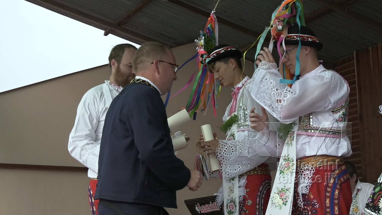 Hned několik generací krojovaných šlo v průvodu na tradičních Hovoranských hodech