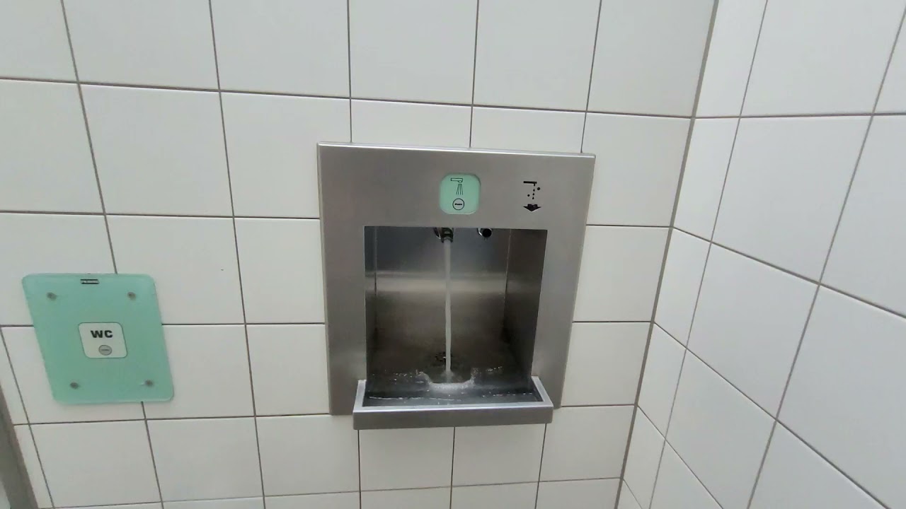 Autobahn toilet