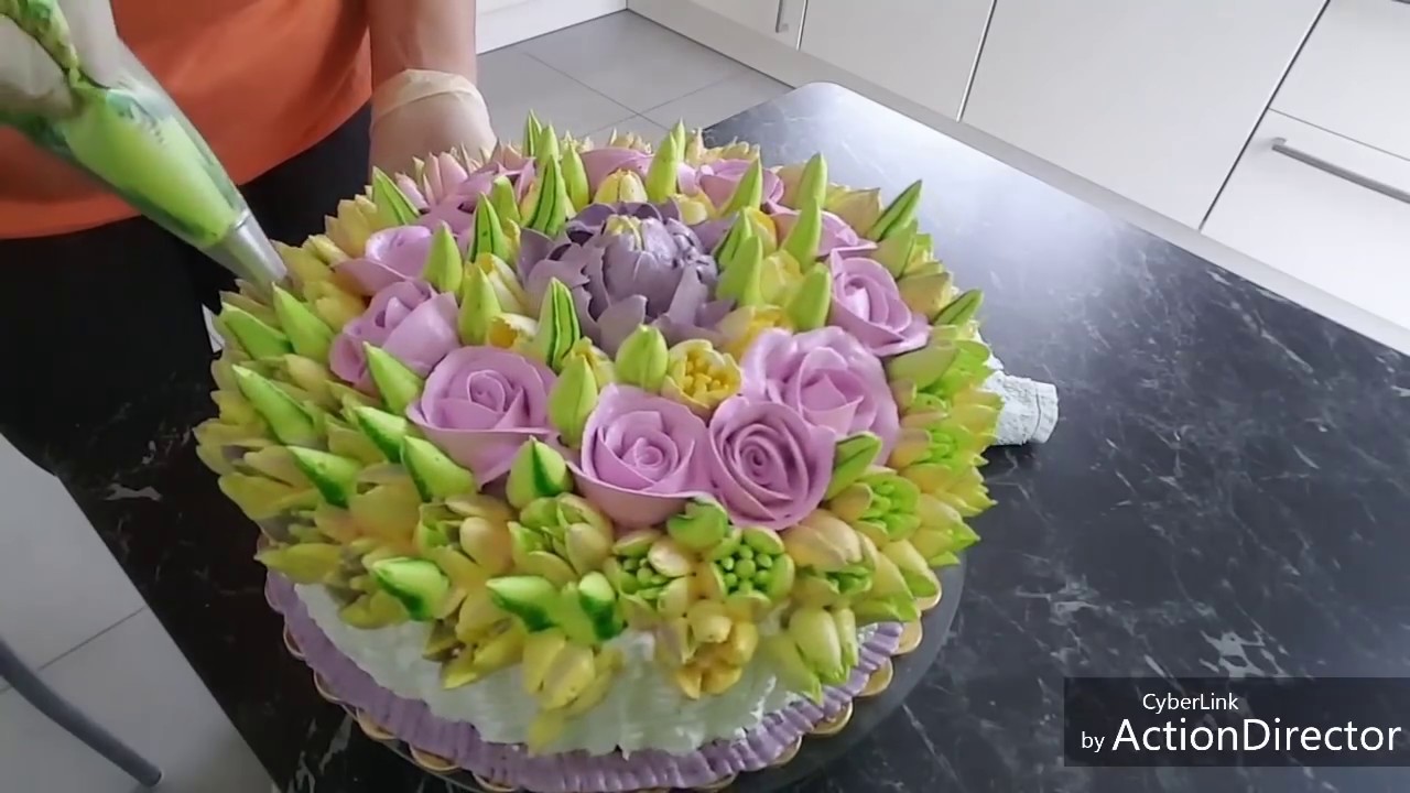 Оформляем тортик из БЗК ... женщине. Розы и тюльпаны. Eine Torte aus Eiweißcreme  für eine Frau.