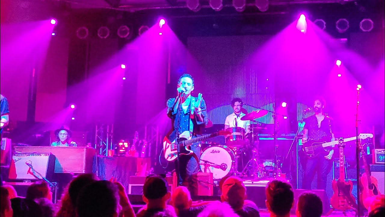 The Wallflowers 6th Avenue Heartache live