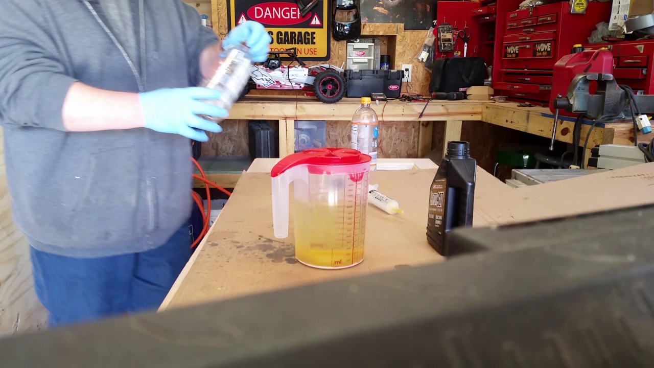 Mixing the gas and oil for my losi dbxl