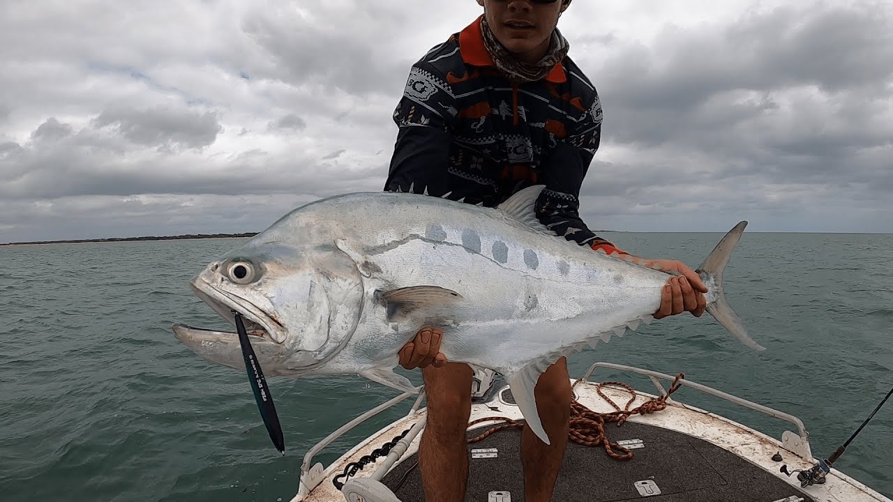 Best Tuna and Huge Queenfish Fishing ive ever seen, TOPWATER MADNESS