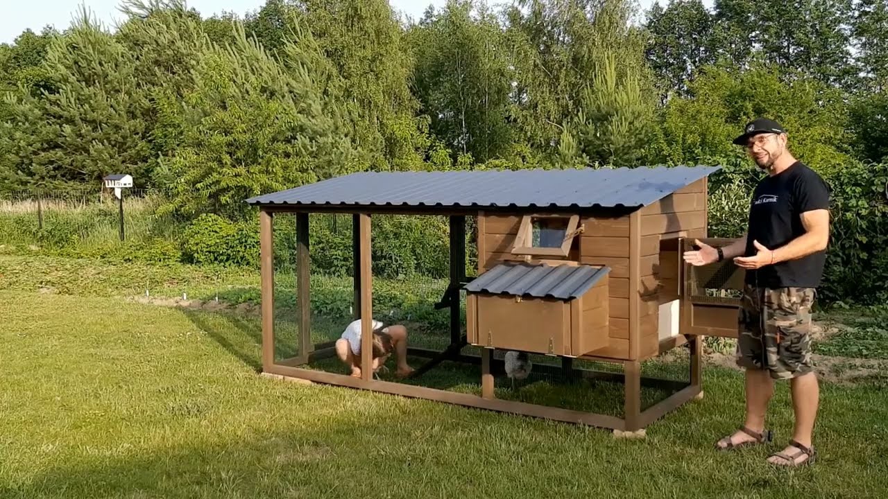 Mały drewniany kurnik w ogrodzie. @podlaskikurnik  na sześć kur.
